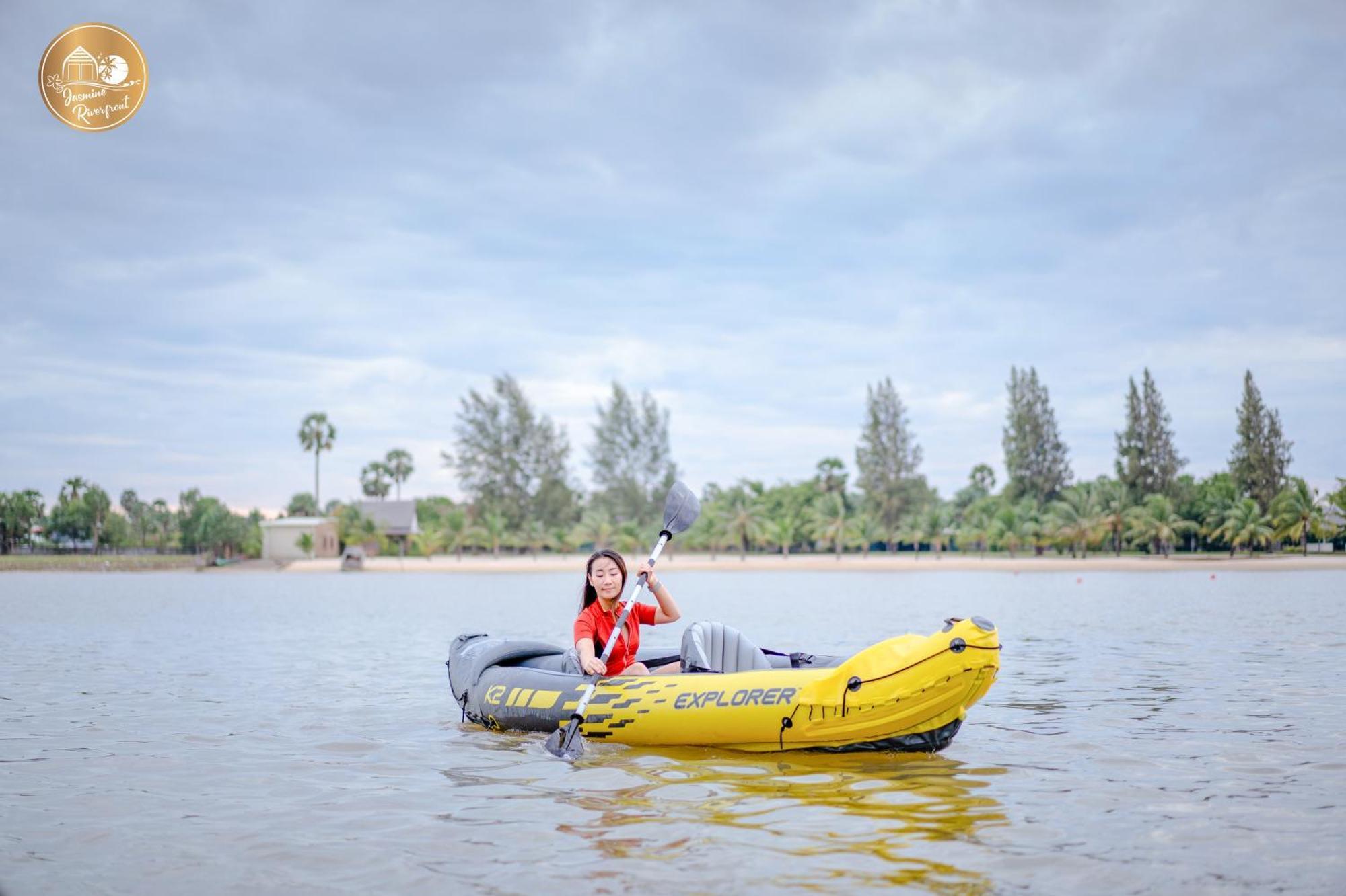 Hotel Jasmine River Front Kampot Esterno foto
