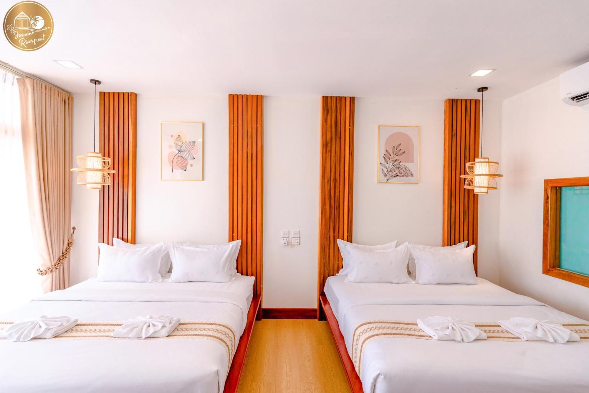 Hotel Jasmine River Front Kampot Esterno foto