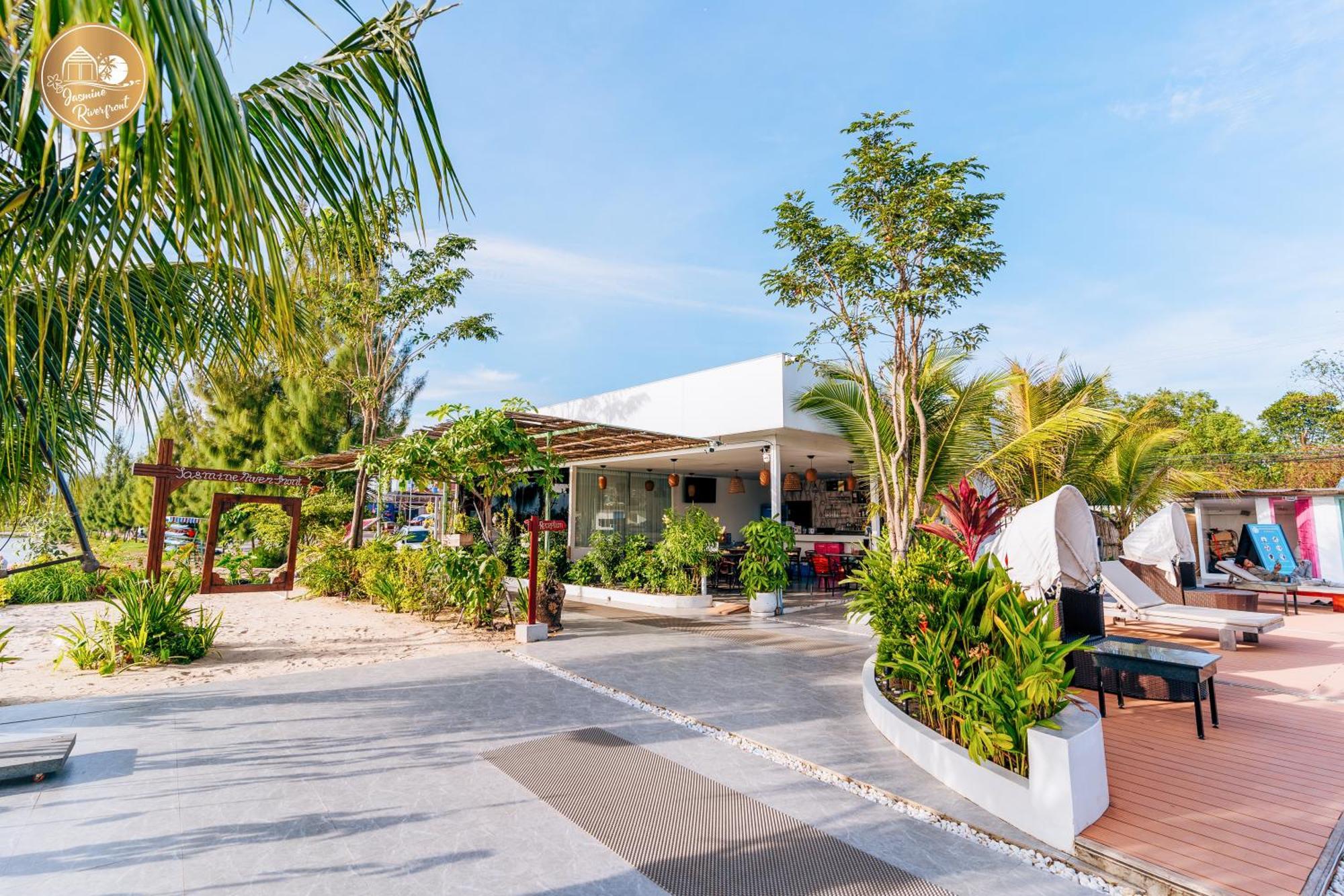Hotel Jasmine River Front Kampot Esterno foto