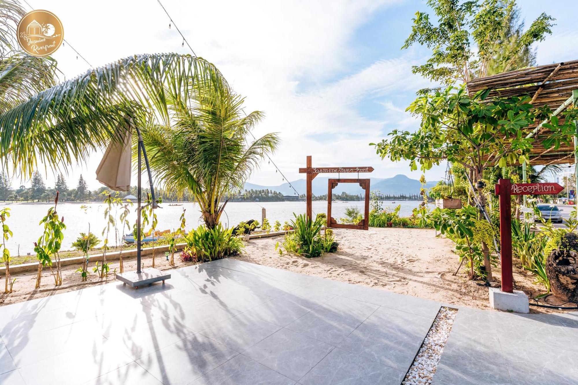 Hotel Jasmine River Front Kampot Esterno foto